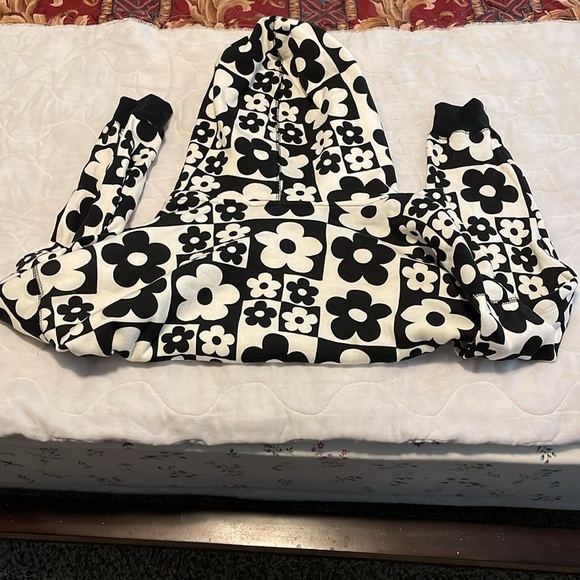 NWT WILD FABLE Women's Cropped Hoodie White Black Floral Check - Picture 5 of 7